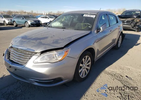 2013 Chrysler 200 Touring z USA, uszkodzony, nr VIN 1C3CCBBB4DN765112